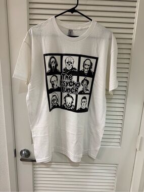 Gildan Short Sleeve Graphic Tee LARGE
